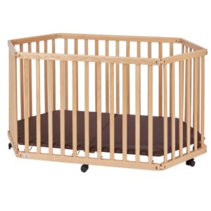 Wooden playpen with brown cushion, wheels, and foldable design. Keywords: faltbares Kinderbett.